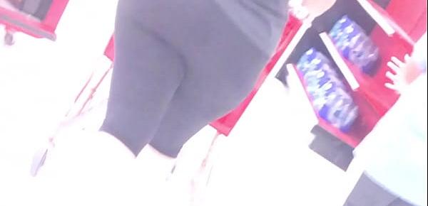WHITE MILF SPANDEX BOOTY CANDID 5